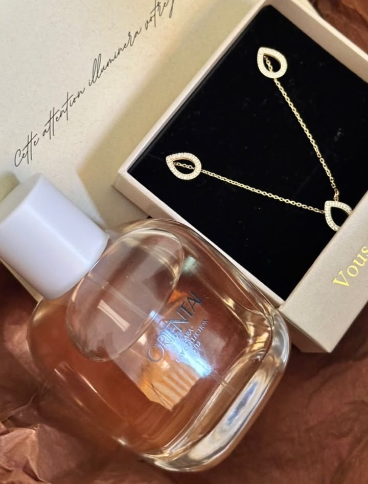 Box Étoile : parure collier et boucles d'oreilles gouttes dorées, parfum et carte de vœux