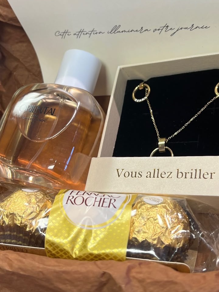 Box My Light : collier à anneaux dorés dans son écrin « Vous allez briller », parfum et chocolats